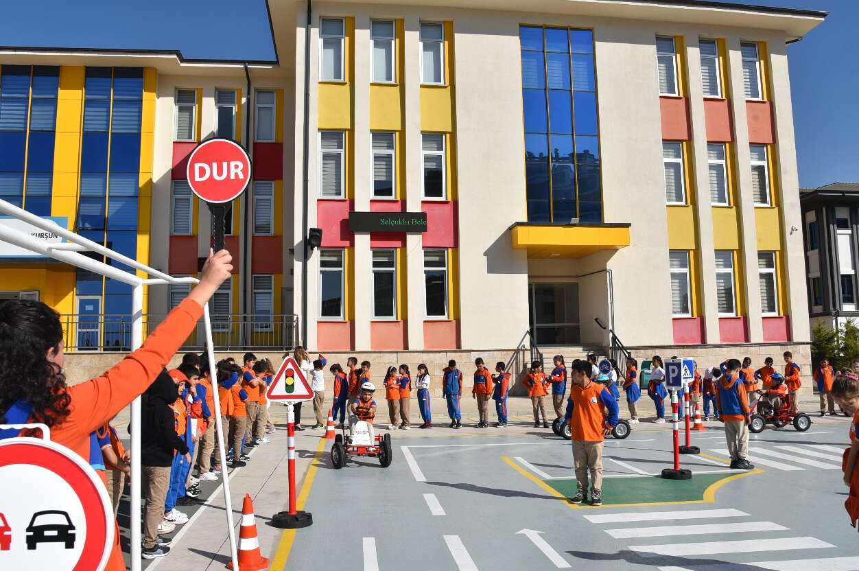 Minikler Konya’da trafiği yaşayarak öğrenecek 6